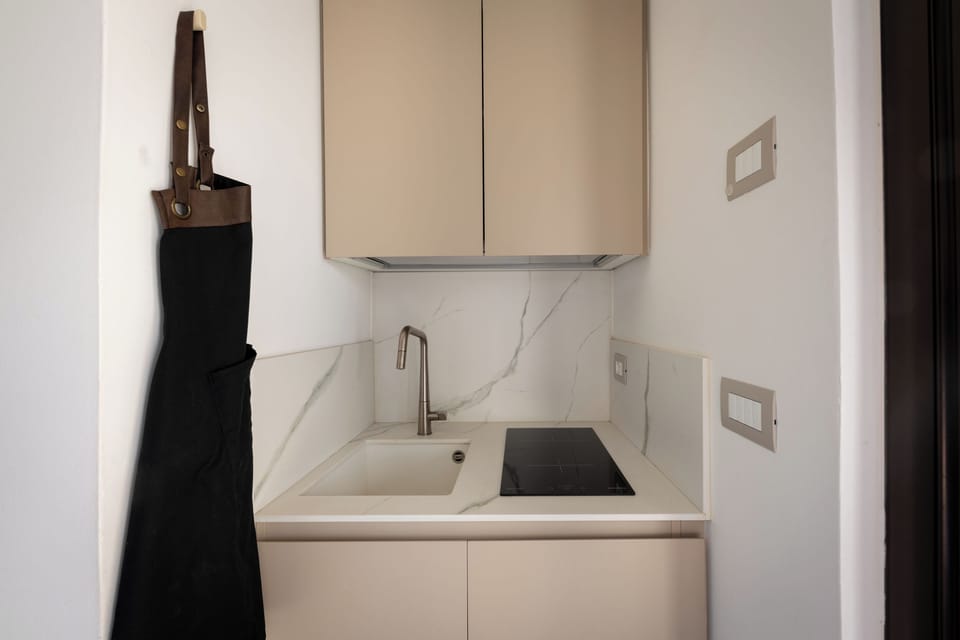 Studio | Private kitchen | Fridge, microwave, stovetop, electric kettle