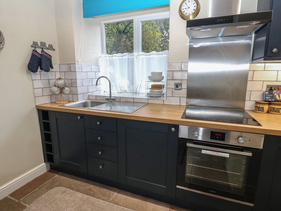 Dishwasher, cookware/dishes/utensils