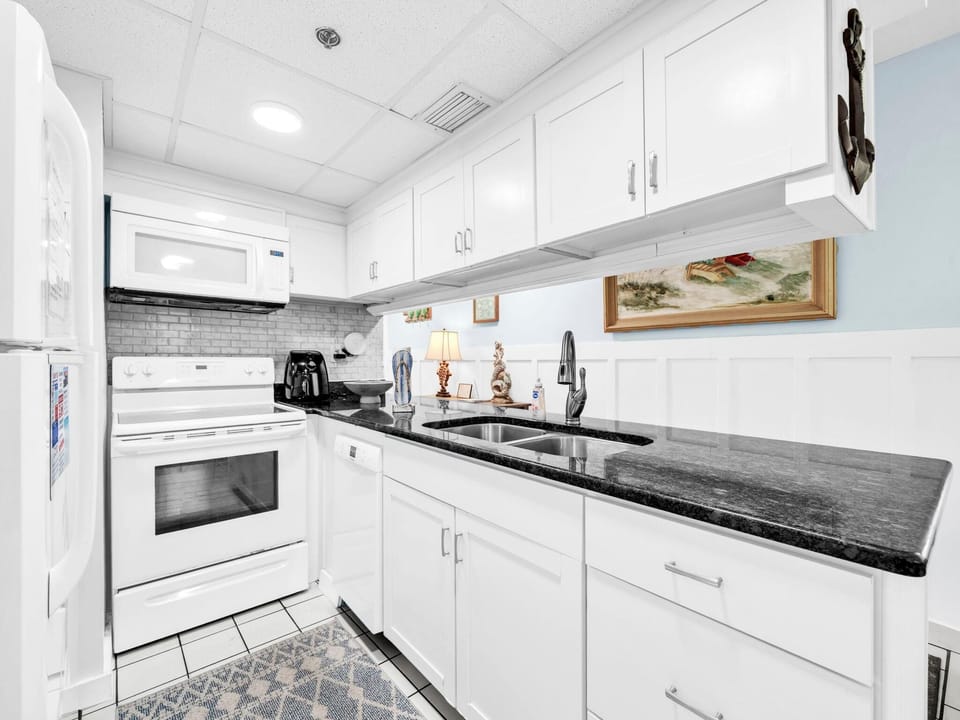 Condo, 1 Queen Bed with Sofa bed (Sunbird 212E) | Private kitchen