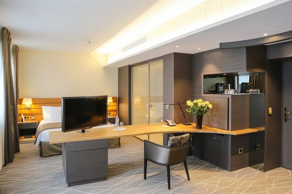 Minibar, in-room safe, desk, soundproofing