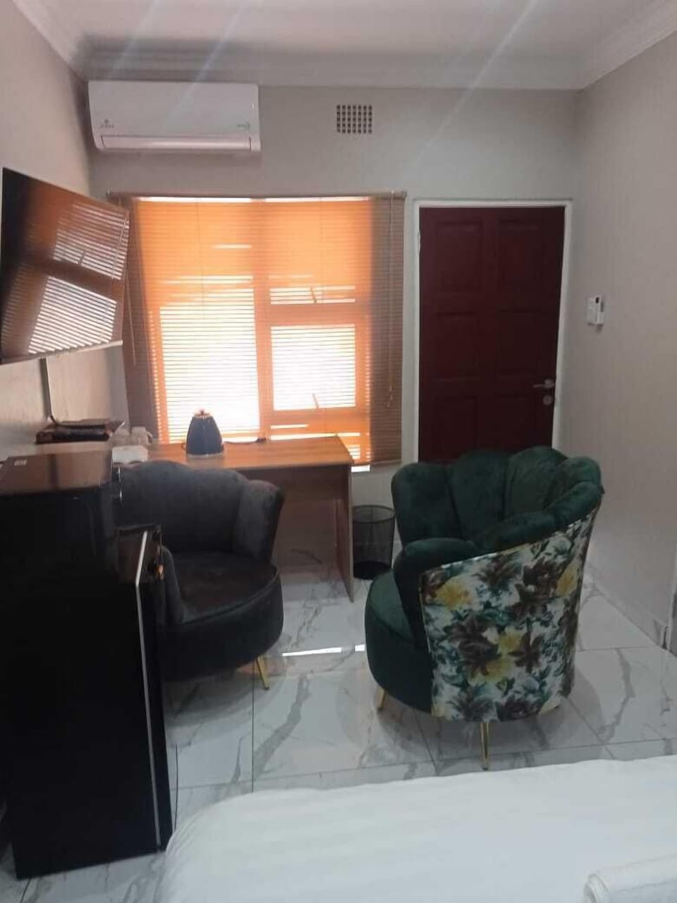 Deluxe Single Room, Non Smoking | Iron/ironing board, free WiFi