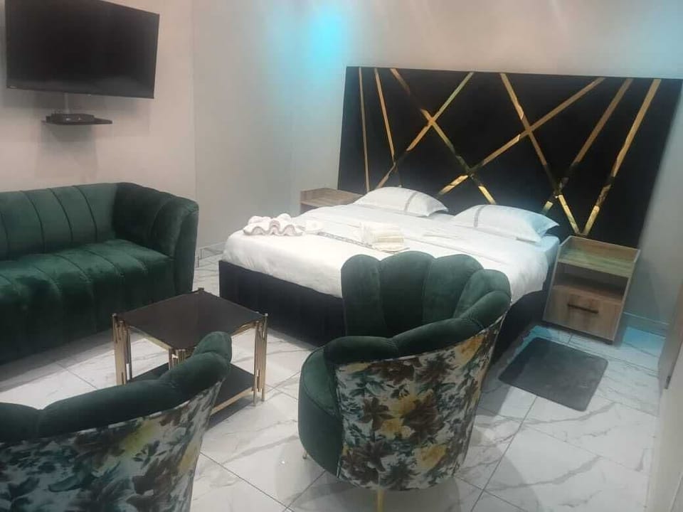 Luxury Room, Non Smoking | Iron/ironing board, free WiFi
