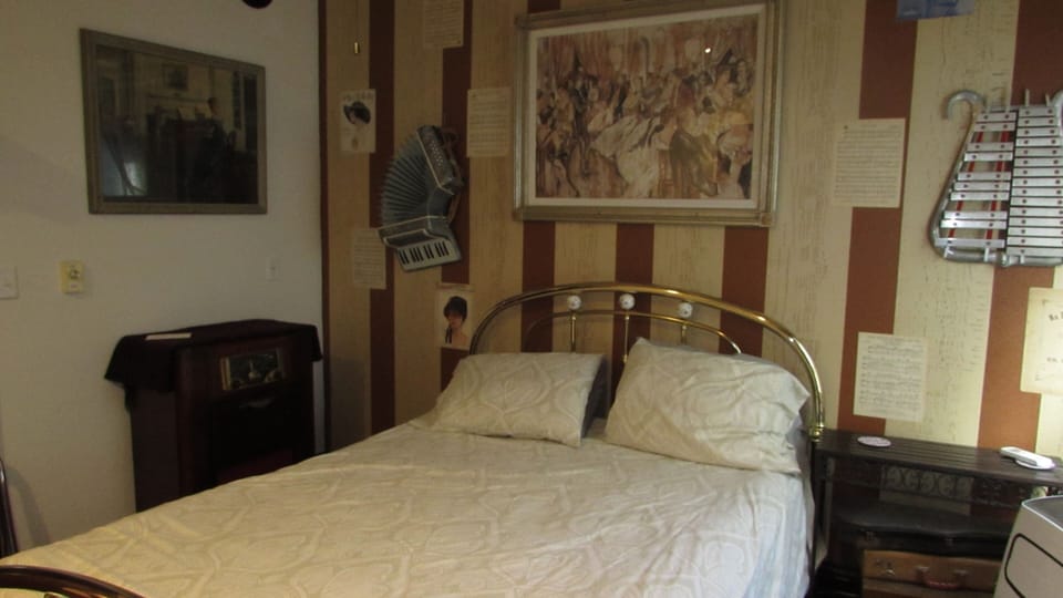 Basic Single Room | WiFi (free)