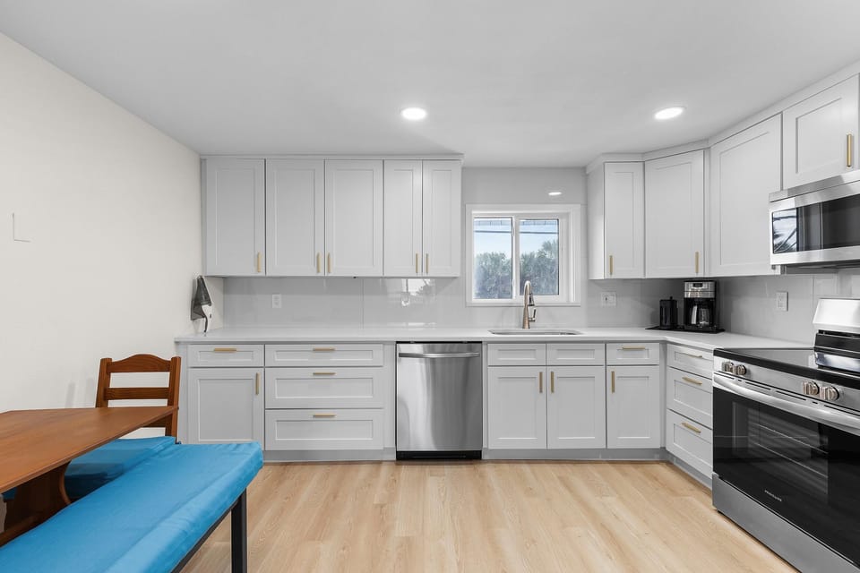 House, 1 King Bed with Sofa bed (Villa Bleu 3) | Private kitchen | Oven, toaster