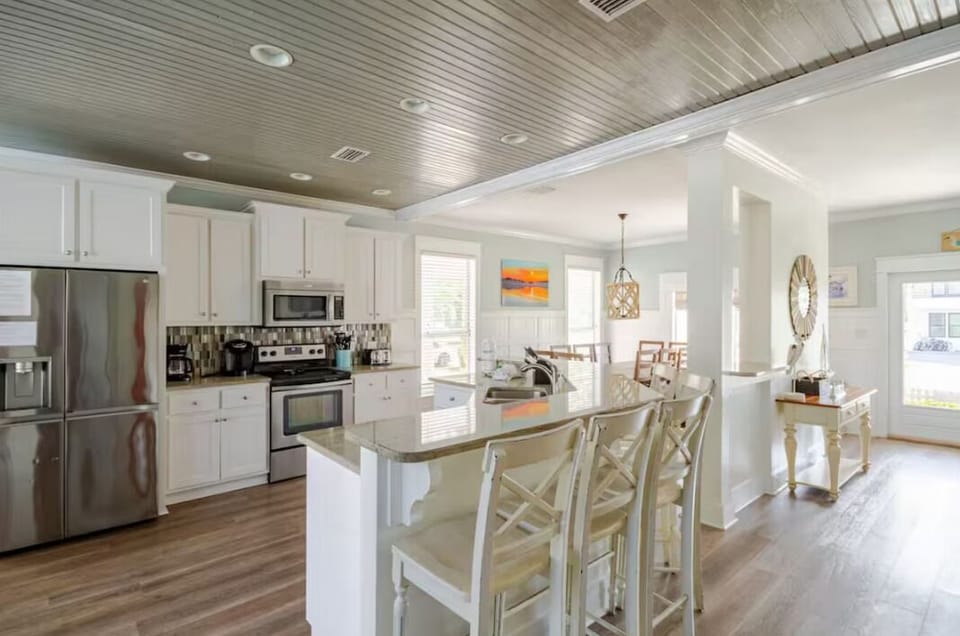 House, Multiple Beds (Cobia Cabana) | Private kitchen