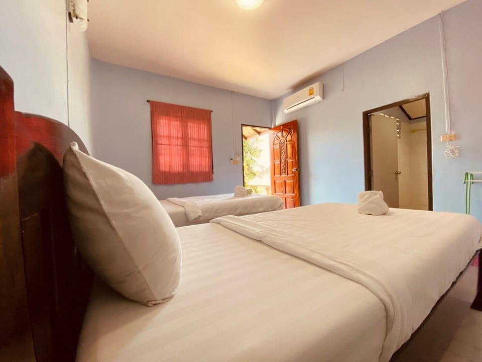 Standard Bungalow Twin Bed | Free WiFi