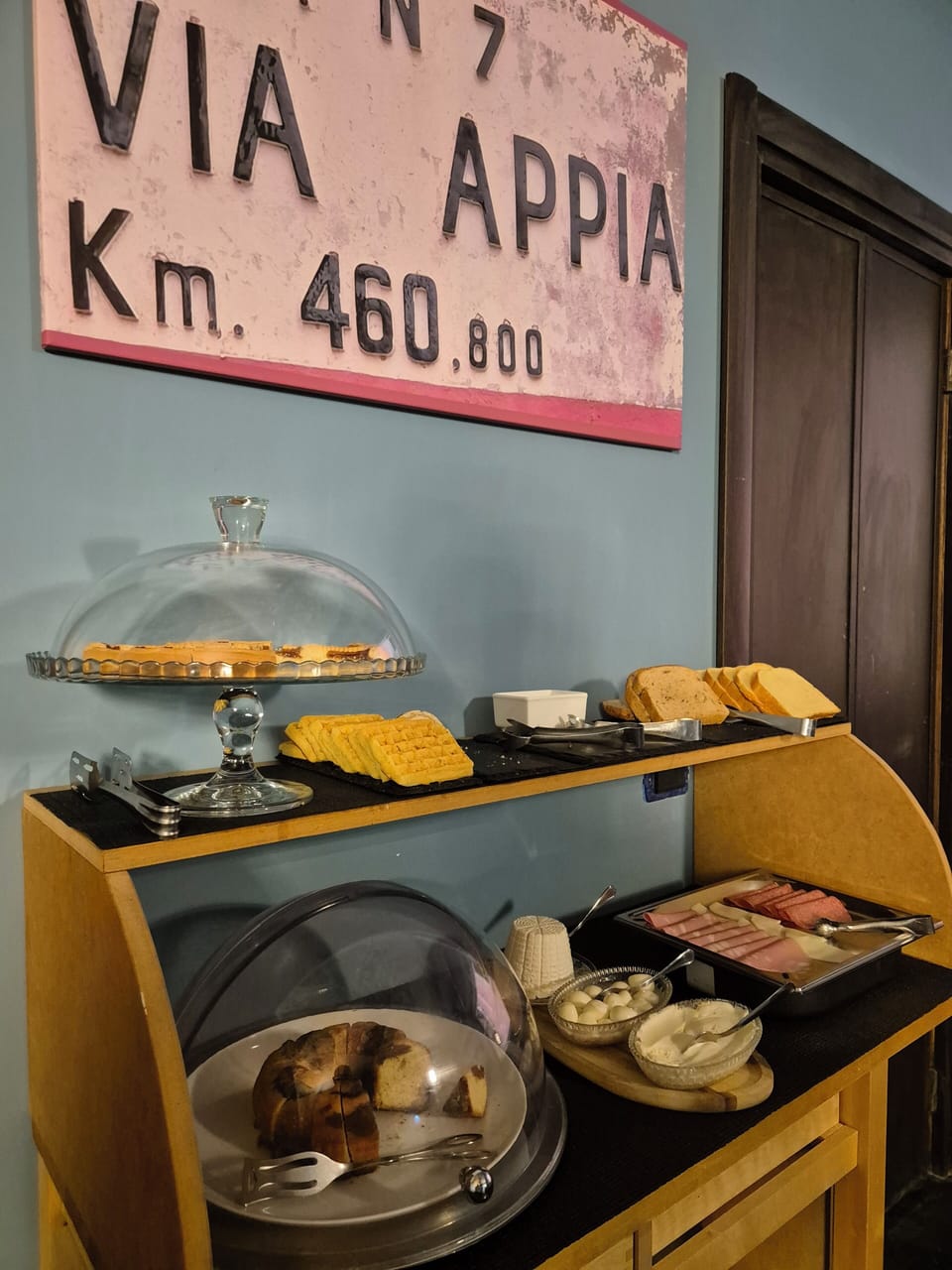 Free daily continental breakfast