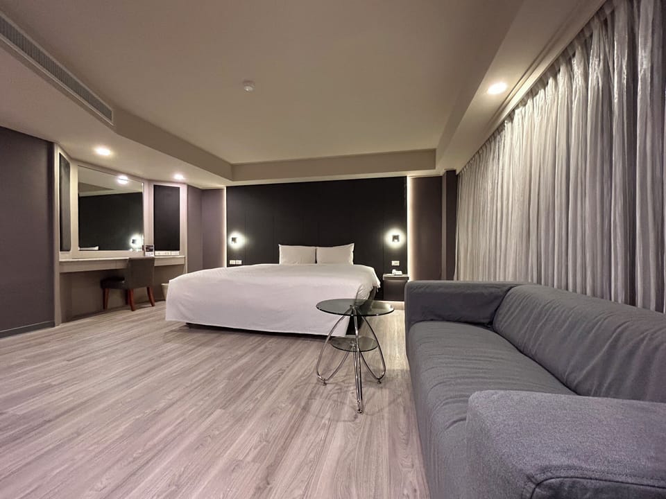 Regent Room  | Desk, blackout drapes, iron/ironing board, free WiFi