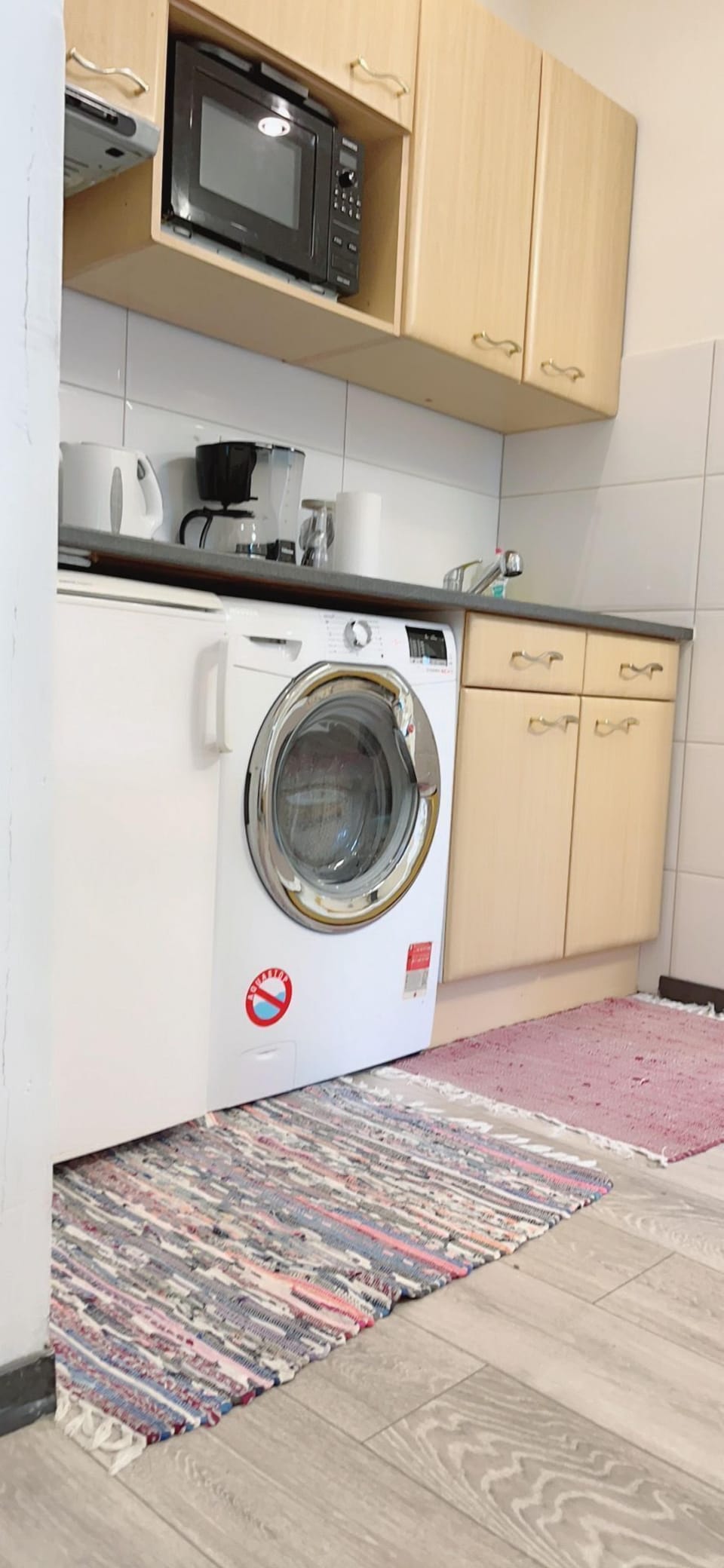 Basic Apartment | Private kitchen | Mini-fridge, oven, stovetop, electric kettle