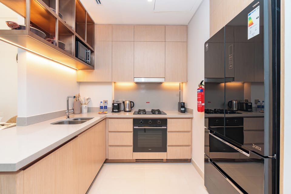 Luxury Apartment, City View | Private kitchen | Full-size fridge, microwave, oven, stovetop