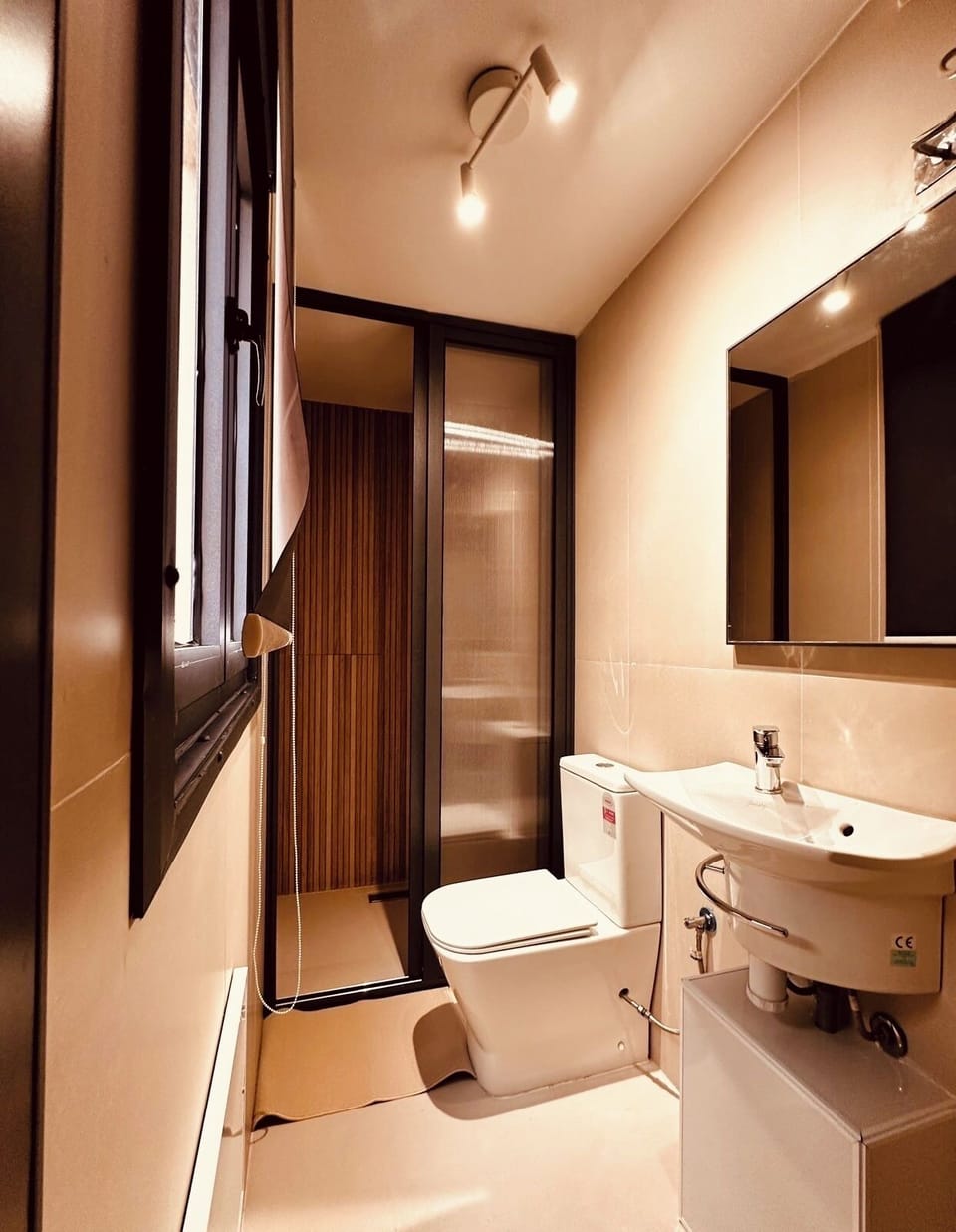 Family Suite, Hill View | Bathroom