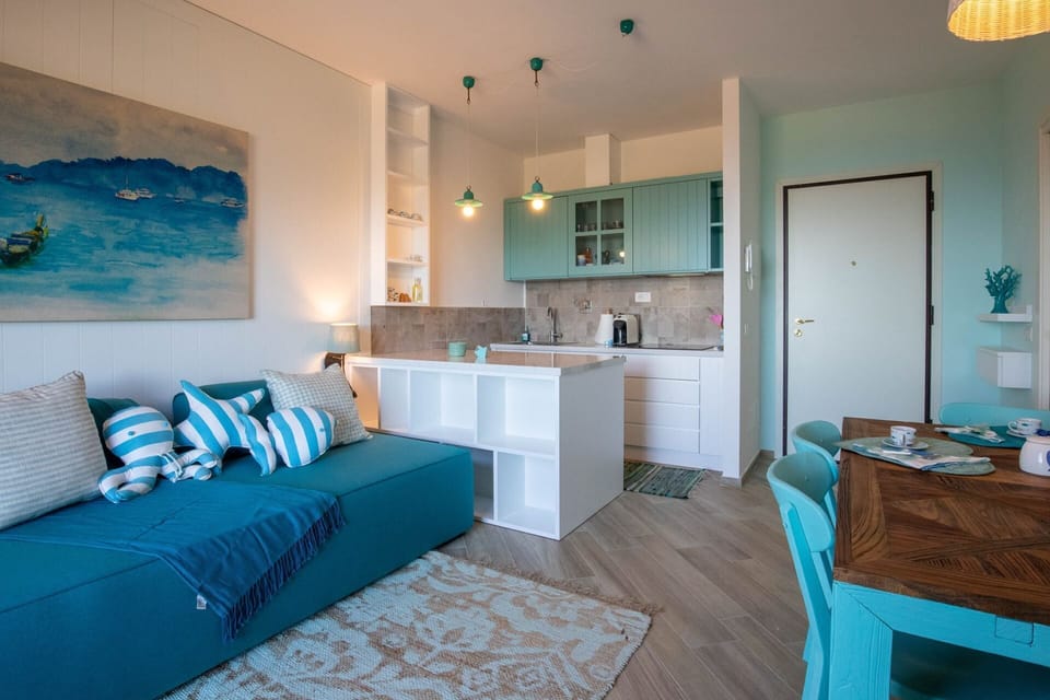 Deluxe Apartment, Sea View | Private kitchen | Microwave, stovetop, cookware/dishes/utensils