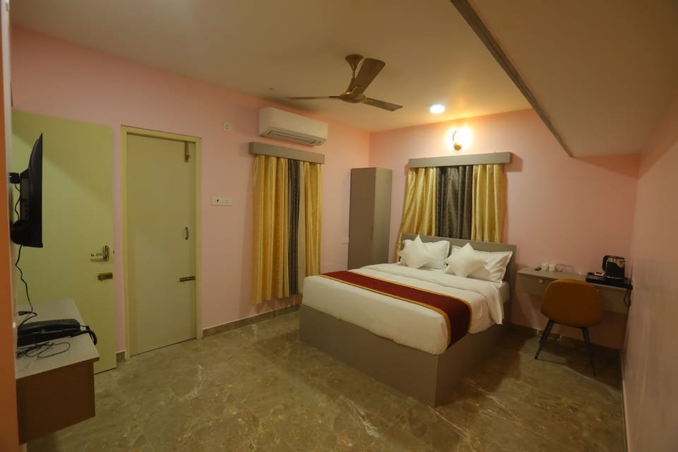 In-room safe, desk, laptop workspace, soundproofing