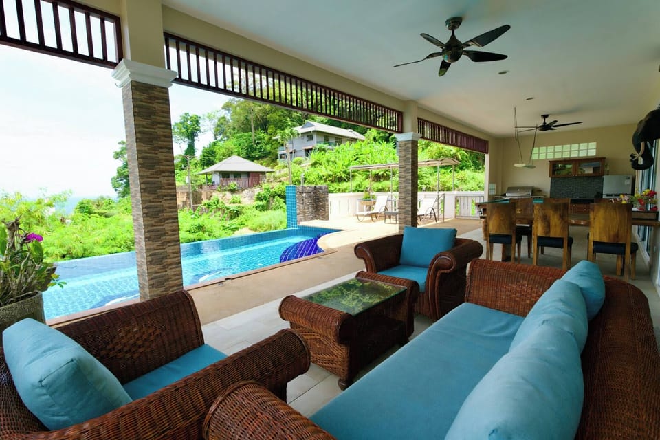 Villa, 4 Bedrooms, Accessible, Smoking | Living room