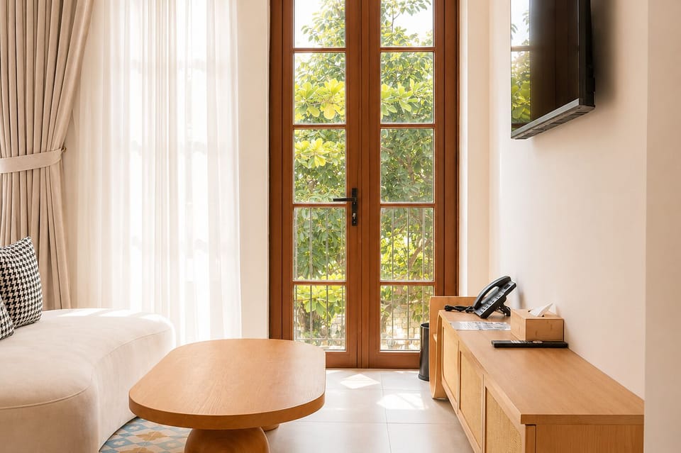 Deluxe Firework View | Minibar, desk, laptop workspace, blackout drapes