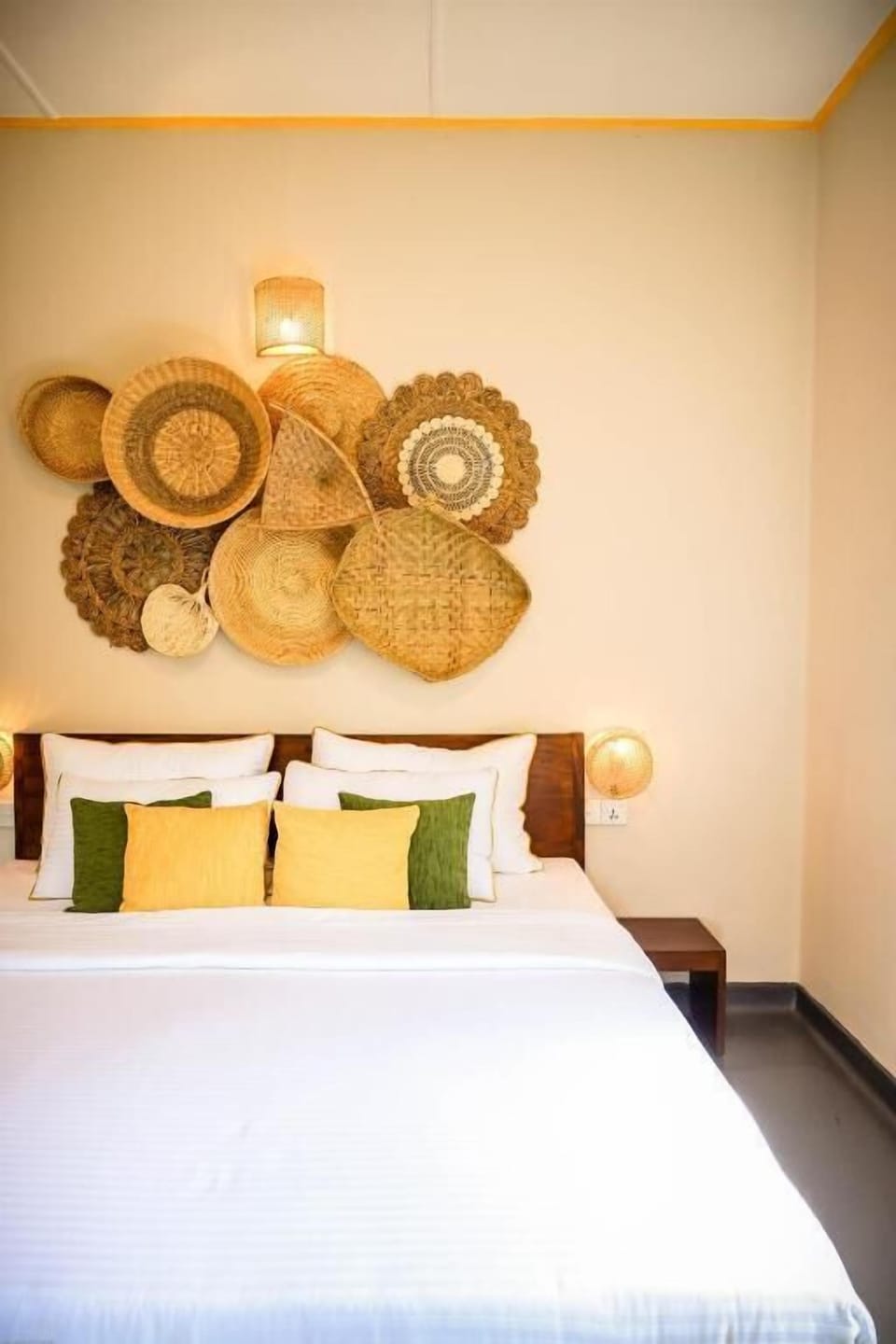 Deluxe Double Room, 1 King Bed | Individually decorated, individually furnished, bed sheets
