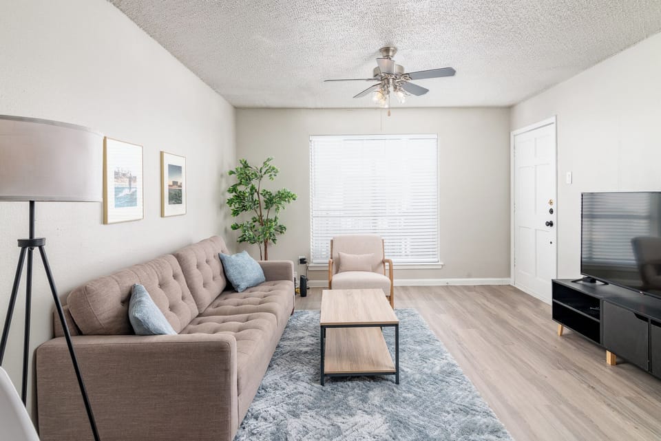 Classic Apartment, Non Smoking, Kitchen | Living area