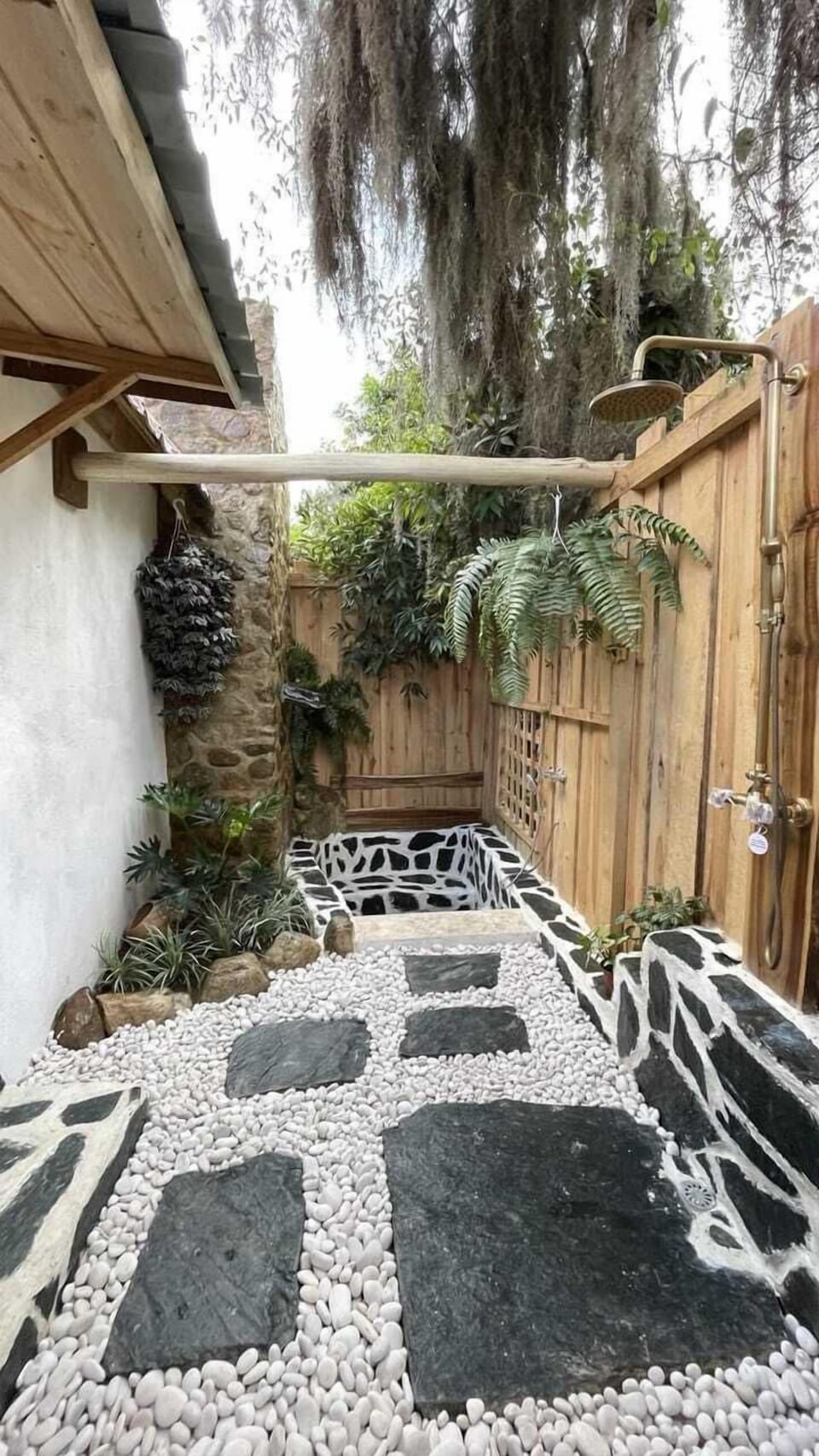 Family Cabin, Garden View | Bathroom | Towels, soap, shampoo, toilet paper