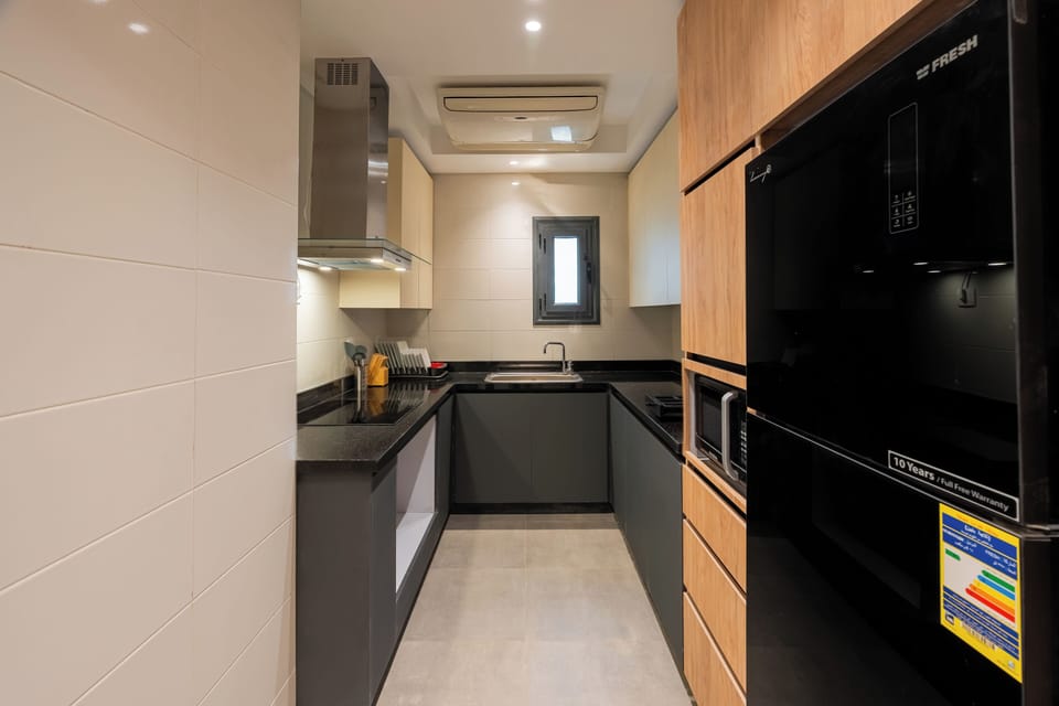 Luxury Apartment, 2 Bedrooms, Balcony, River View | Private kitchen
