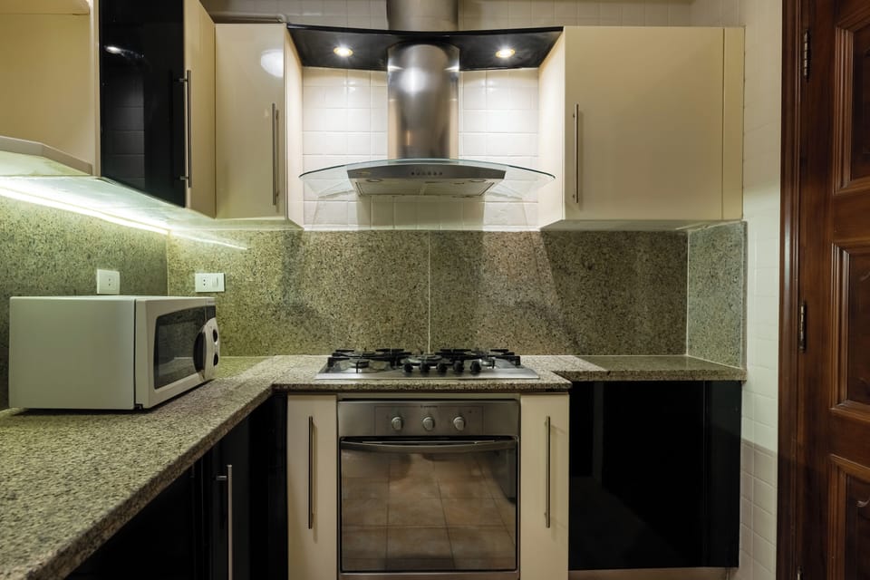 Apartment, 3 Bedrooms, Balcony, City View | Private kitchen