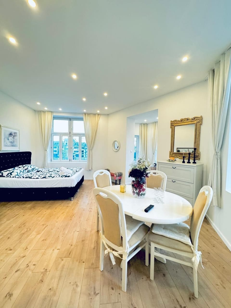 Basic Apartment | Iron/ironing board