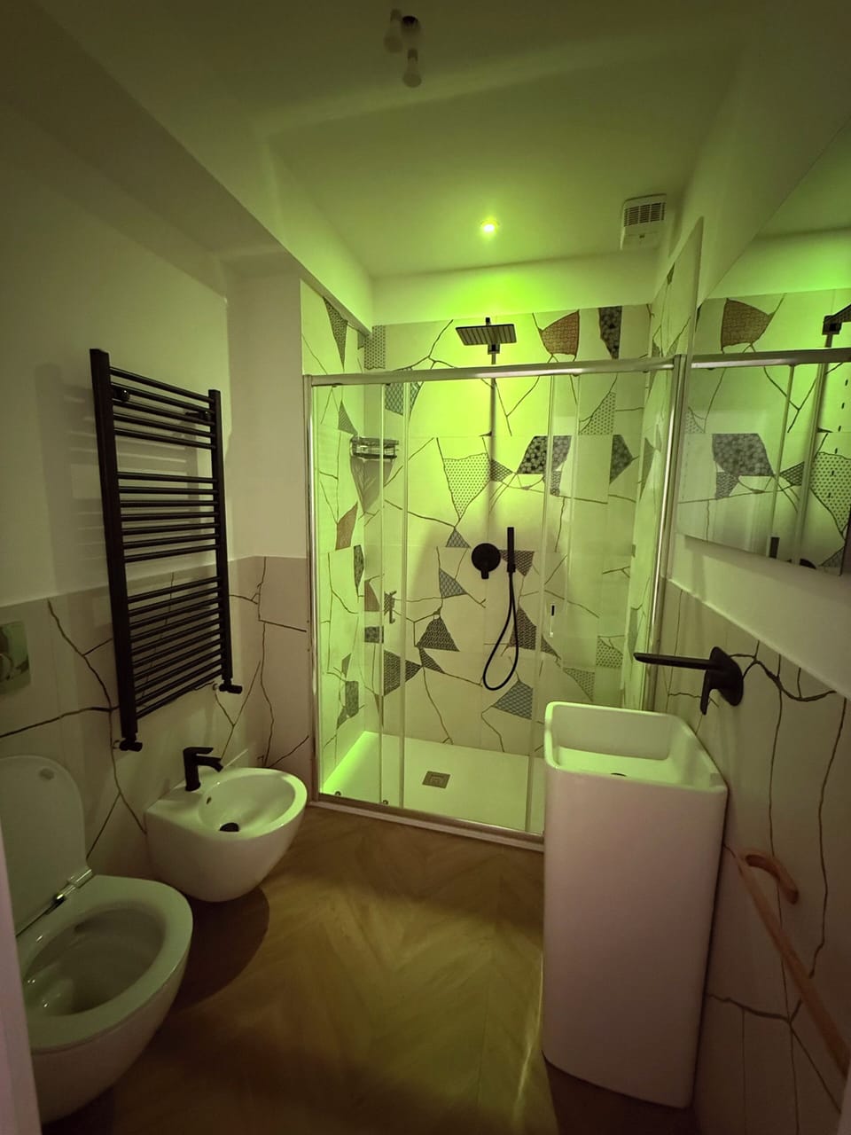 Luxury Quadruple Room, City View | Bathroom | Bidet