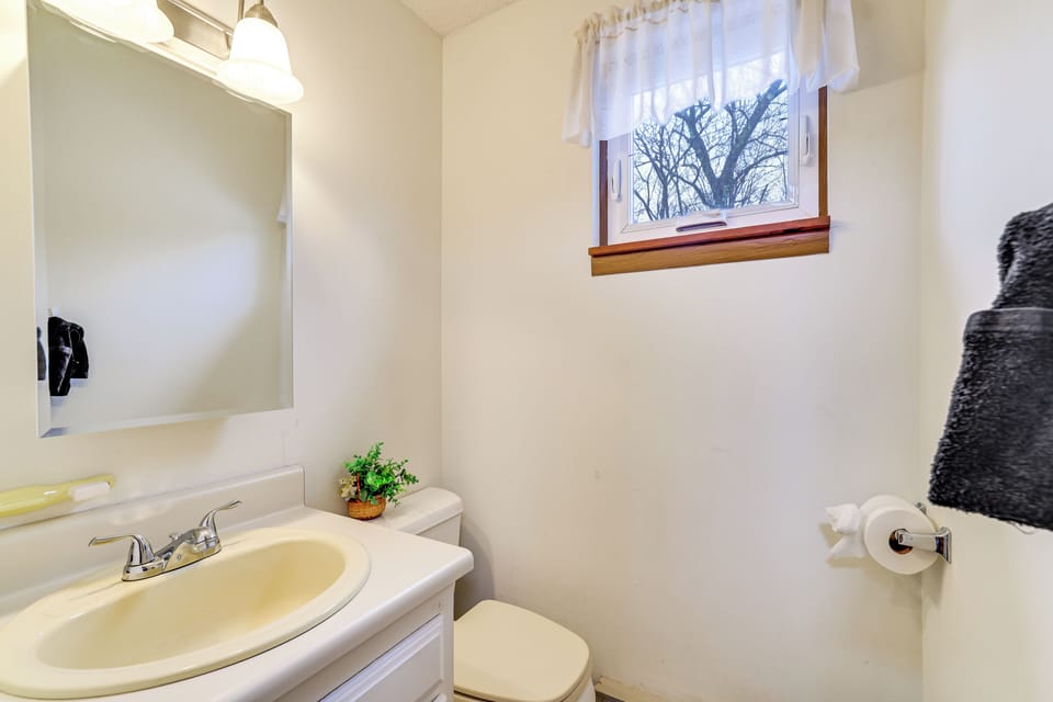 Ski, Swim & Hike! Family Home in Tobyhanna Cottage in Coolbaugh Township