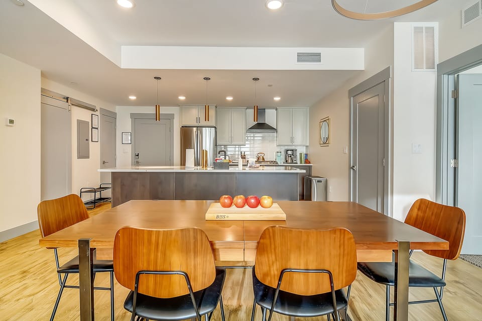 Condo, 2 Bedrooms | Dining
