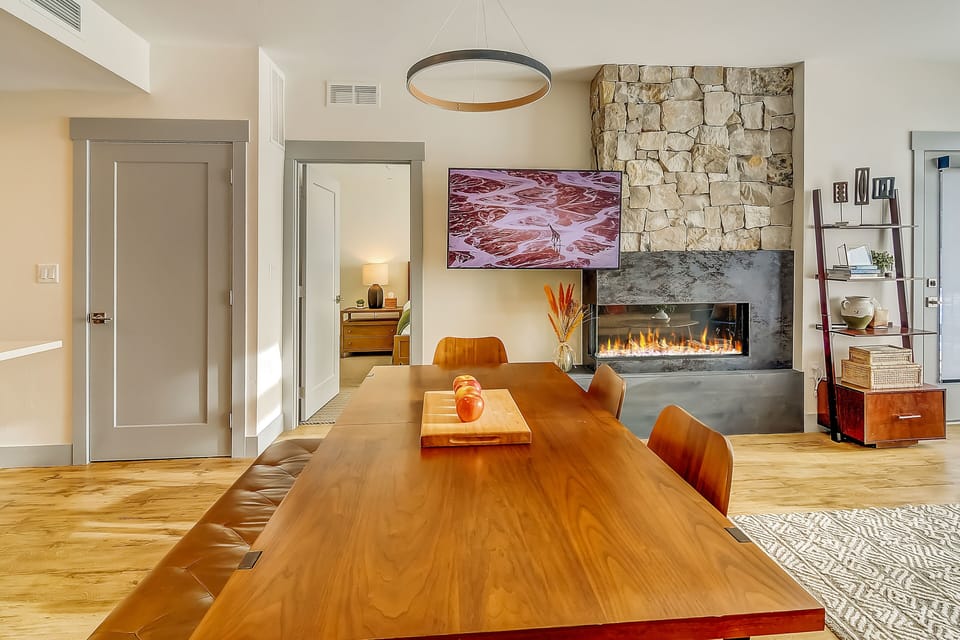 Condo, 2 Bedrooms | Dining