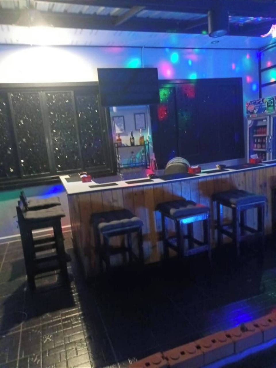 Apartment, 1 Bedroom, Accessible, Smoking | Bar (on property)