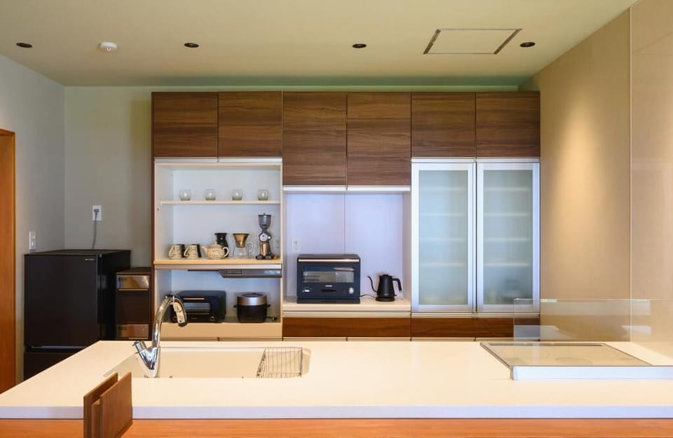 House, Sea View | Private kitchen | Coffee/tea maker, electric kettle, dining table