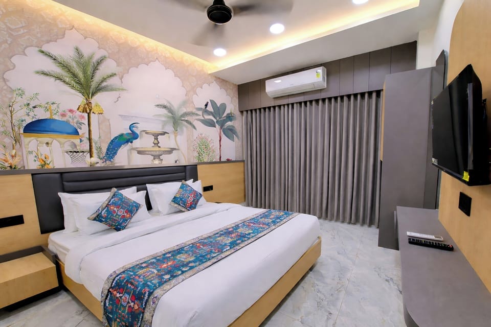 Deluxe Room | Desk, free WiFi