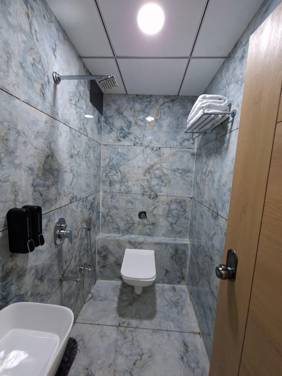 Family Triple Room | Bathroom | Shower, towels, soap, shampoo