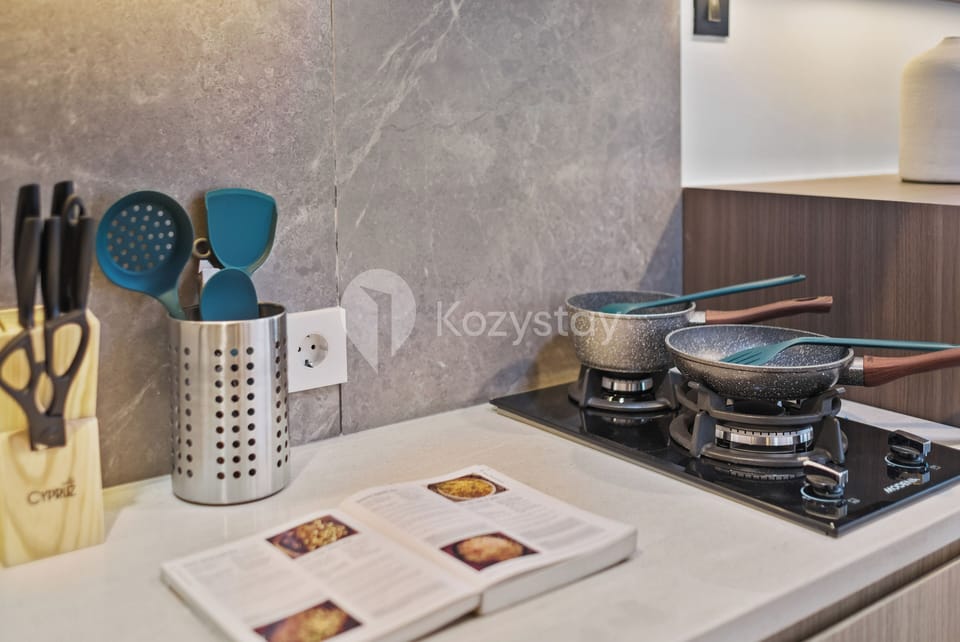 Apartment, 1 Bedroom, City View | Private kitchen | Full-size fridge, microwave, stovetop, rice cooker