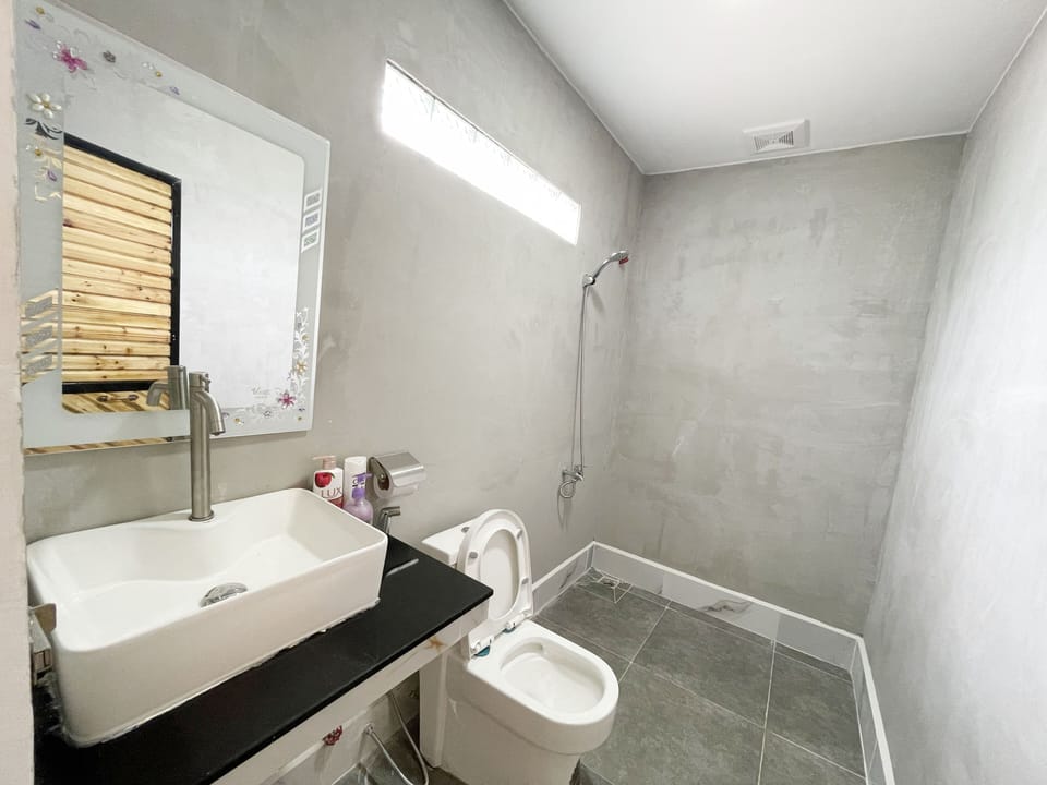 Basic Bungalow, Balcony, Garden View | Bathroom | Shower, free toiletries, towels, toilet paper