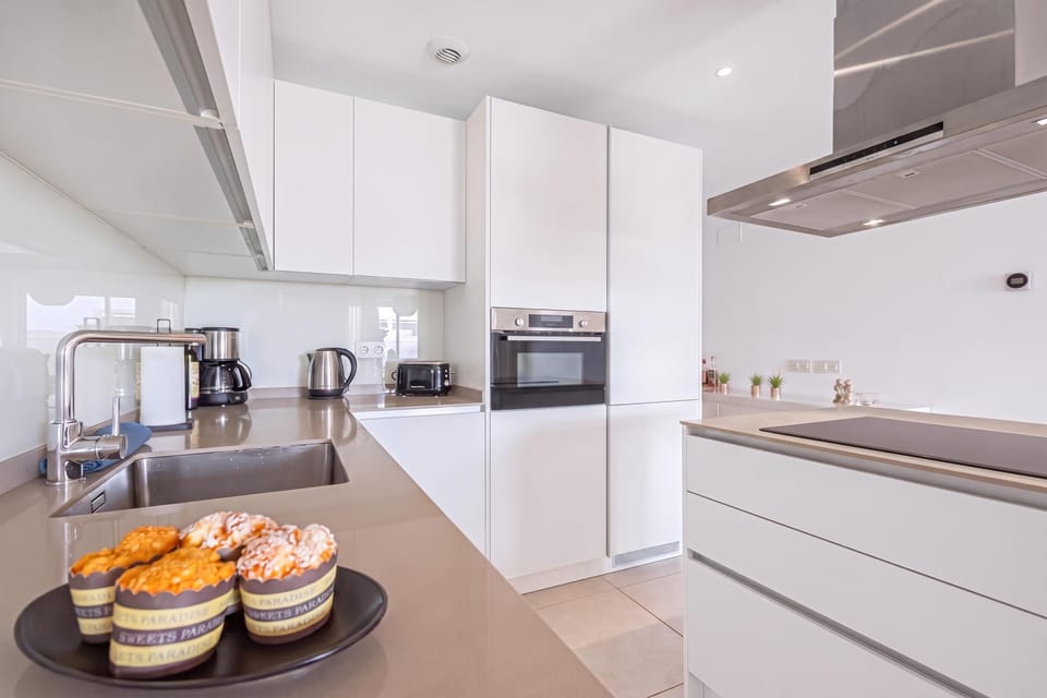 Family Apartment, 2 Bedrooms, 2 Bathrooms (Lotus Jardinana Paradise) | Private kitchen