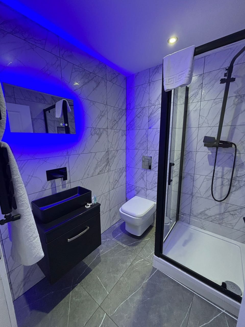 Comfort Apartment, 2 Bedrooms, Non Smoking, Kitchen | Bathroom | Towels, soap, shampoo, toilet paper