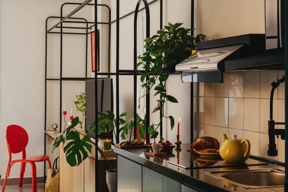 Comfort Studio | Private kitchen | Fridge, microwave, stovetop, cookware/dishes/utensils