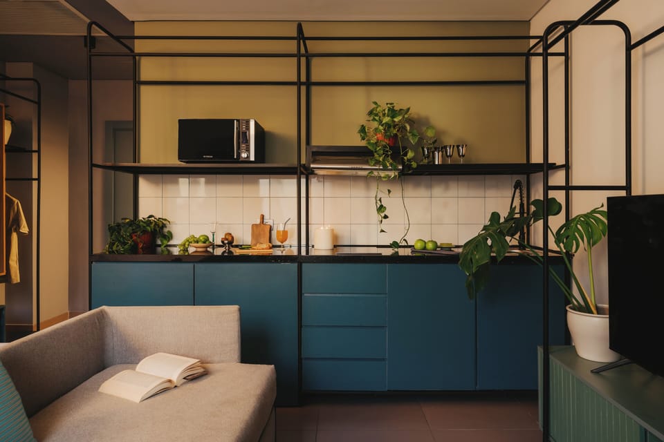 Fridge, microwave, stovetop, cookware/dishes/utensils