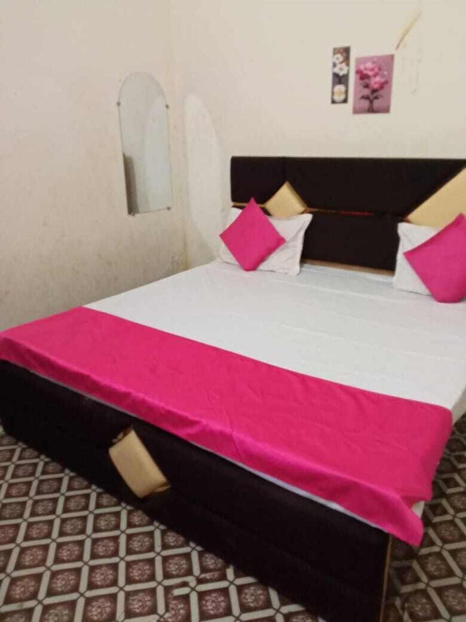 Standard Room | Rollaway beds, free WiFi, bed sheets