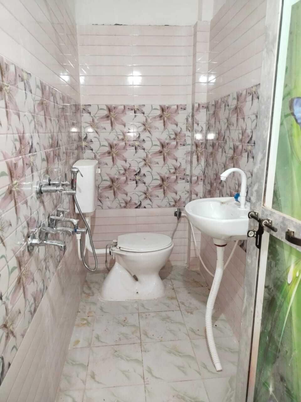 Standard Room | Bathroom | Shower, towels, soap, shampoo