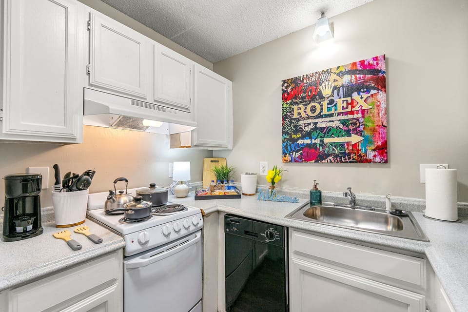 House | 2 bedrooms, desk