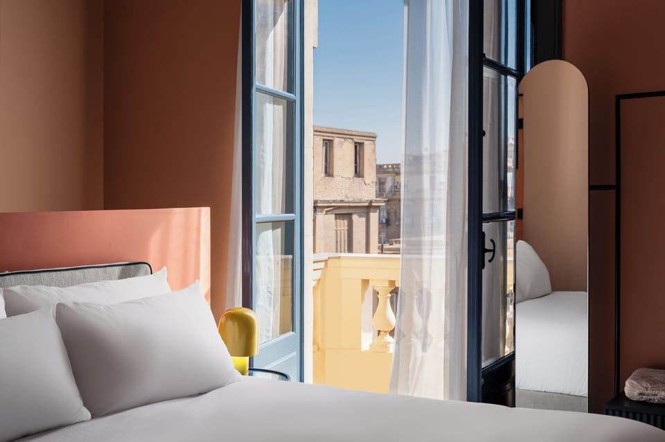 Apartment, 1 King Bed, City View | Free WiFi, bed sheets