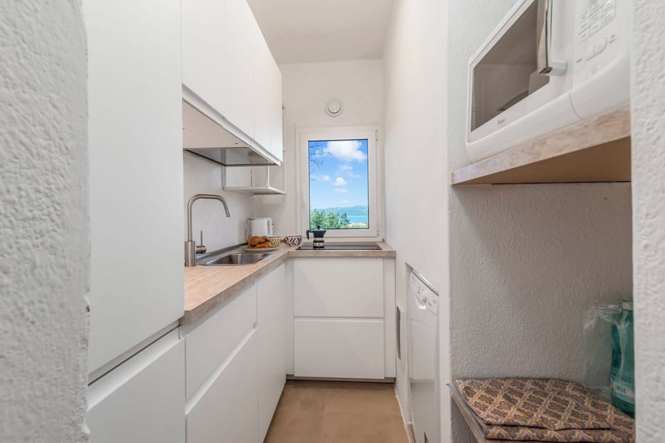 Family Apartment, 2 Bedrooms, Terrace (Aironi 34) | Private kitchen