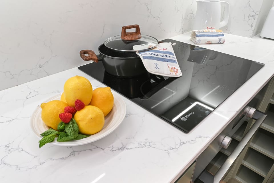 Matosinhos | Private kitchen | Espresso maker, electric kettle, dining tables