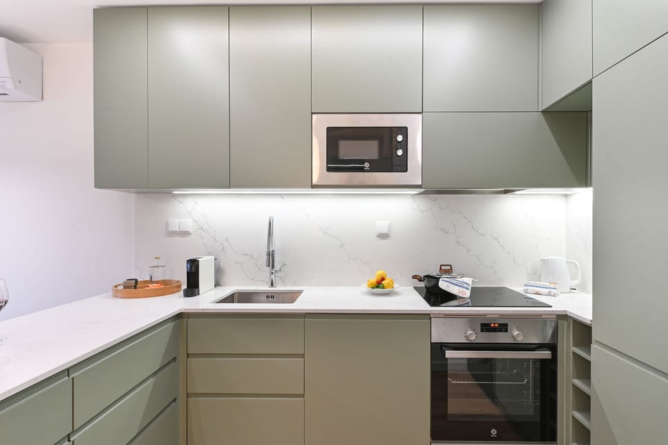 Matosinhos | Private kitchen | Espresso maker, electric kettle, dining tables