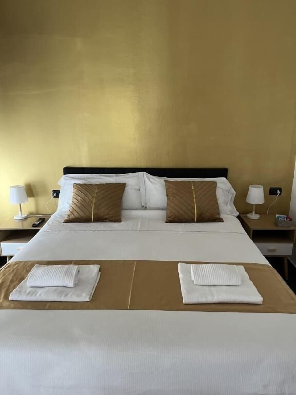 Classic Double or Twin Room | Desk, WiFi (free)