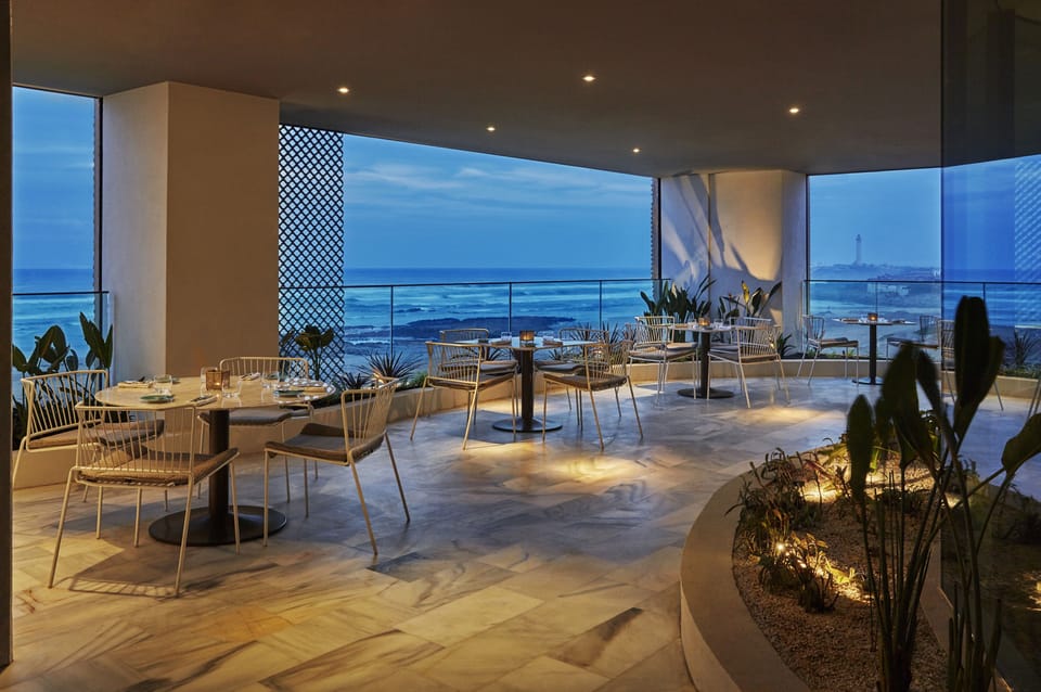 3 restaurants; breakfast, lunch, and dinner served
