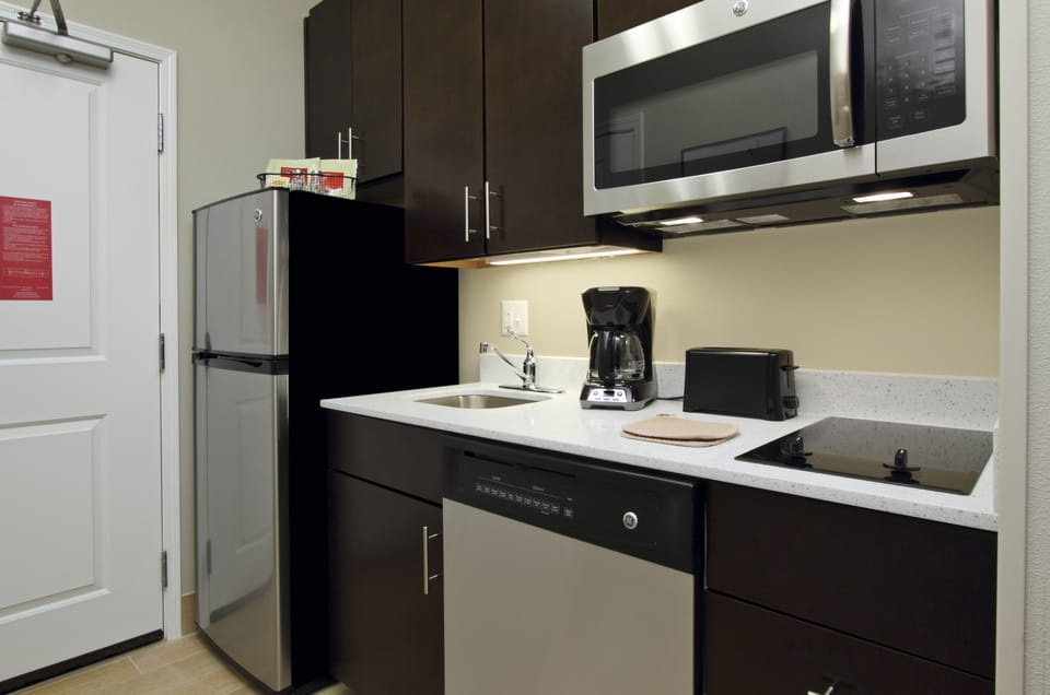 Premium bedding, iron/ironing board, free cribs/infant beds, free WiFi