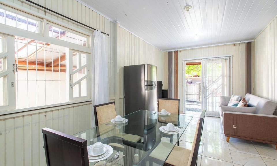 Basic Apartment | Dining